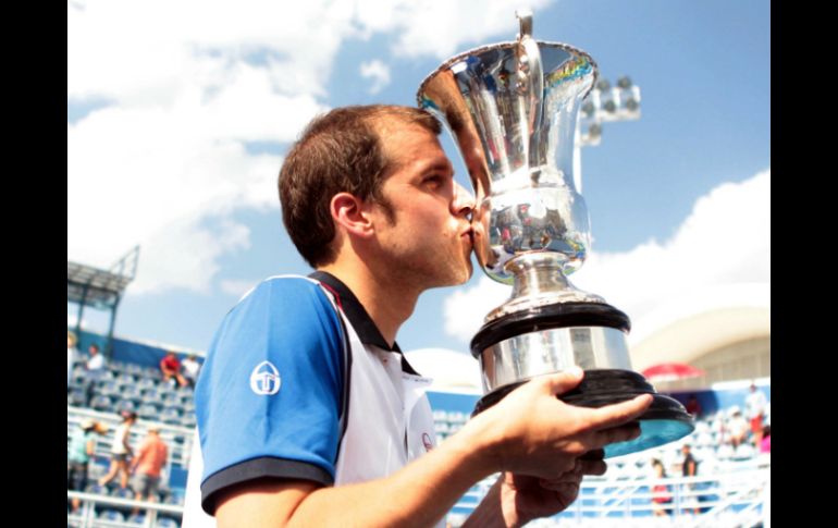 Gilles Muller, deja fuera al subcampeón, pasa por encima de los mejores ranqueados del certamen, y triunfa en el Jalisco Open.  /