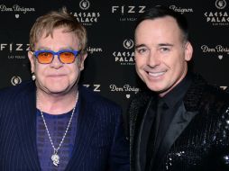 El intérprete y su pareja David Furnish celebró una unión civil en 2005. AFP /