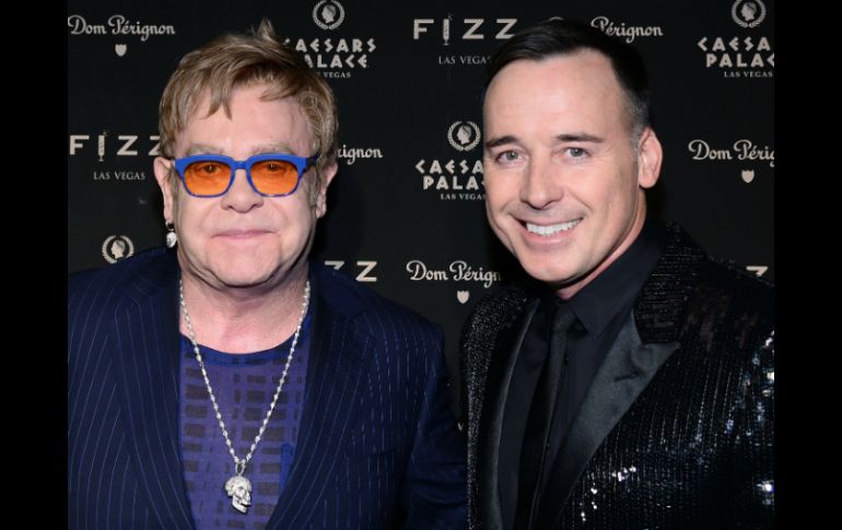 El intérprete y su pareja David Furnish celebró una unión civil en 2005. AFP /