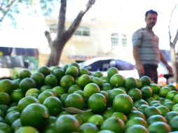 Diconsa sólo venderá dos kilos de limón por semana a las familias que acudan a adquirirlo. ARCHIVO /