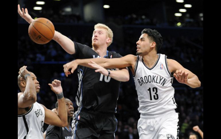 La semana anterior, Jorge Gutiérrez (d) firmó un contrato multianual con los Nets de Brooklyn. ARCHIVO /