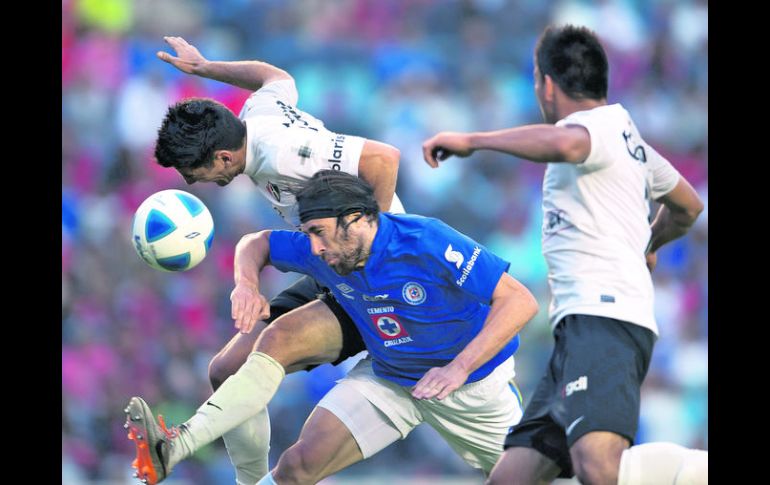 El Cruz Azul sigue de líder, pero perdió su lugar de privilegio como el local que más rédito ha sacado de su propia cancha. MEXSPORT /