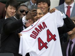 Barack Obama incluso se tomó una 'selfie' con David Ortiz, el Big Papi. AP /