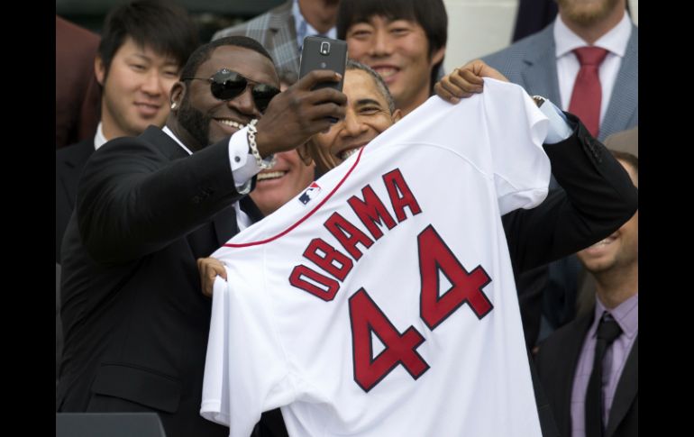 Barack Obama incluso se tomó una 'selfie' con David Ortiz, el Big Papi. AP /