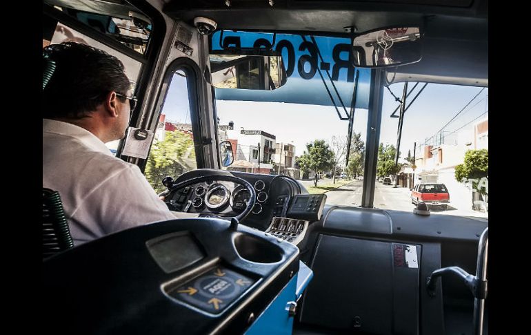 En la metrópoli trabajan un total de 10 mil choferes del transporte público. ARCHIVO /