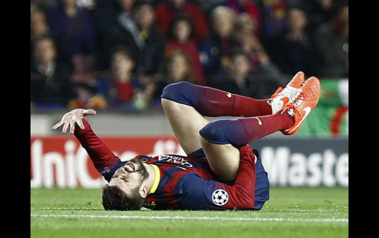 Piqué abandonó el partido de Champions al minuto 12. AFP /