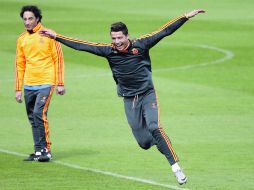 Confianza extrema. El astro portugués del Real Madrid, Cristiano Ronaldo, festeja durante el entrenamiento del martes. EFE /