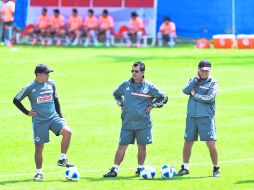 Premonición. 'Chima' Ruiz, Guillermo 'Platanito' Hernández y José Luis 'Güero' Real encabezaron el entrenamiento de ayer.  /