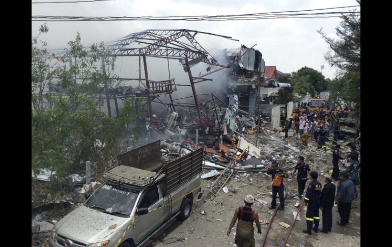 La bomba fue hallada en un terreno y luego vendida a un taller de chatarra, donde finalmente explotó. EFE /