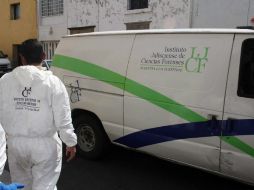 Personal del IJCF realiza las investigaciones del caso y traslada a las víctimas a la morgue metropolitana.  /