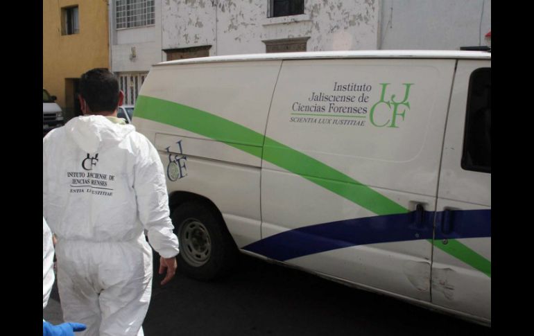 Personal del IJCF realiza las investigaciones del caso y traslada a las víctimas a la morgue metropolitana.  /