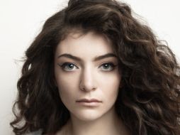 Con sólo 17 años, Lorde está causando gran furor en el mundo musical. ESPECIAL /