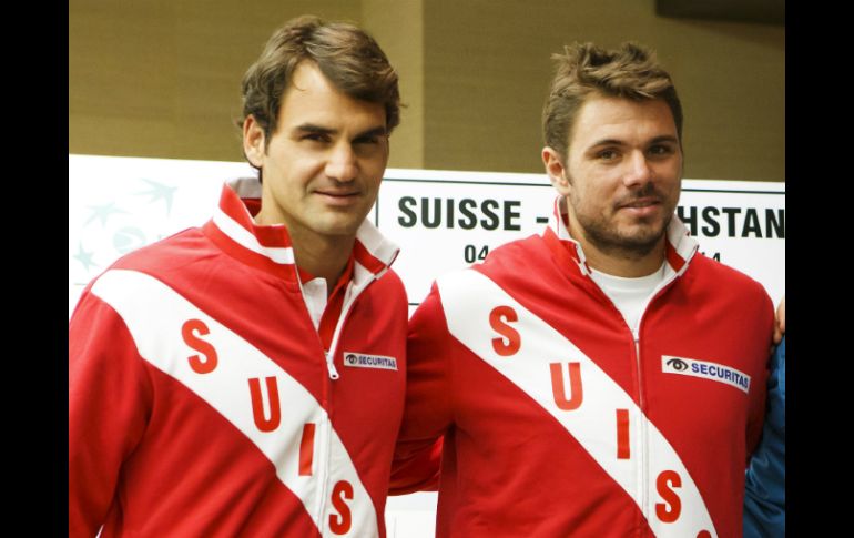 Los suizos Roger Federer y Stanislas Wawrinka (d) la pareja más llamativa sobre las canchas. AP /