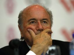 Joseph Blatter, presidente de FIFA, negó que haya consecuencias para con La Celeste. ARCHIVO /