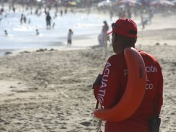 El operativo contempla presencia de guardavidas y personal especialista en rescate acuático en las playas más visitadas. ESPECIAL /