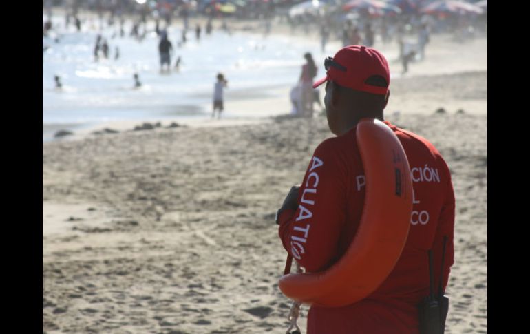 El operativo contempla presencia de guardavidas y personal especialista en rescate acuático en las playas más visitadas. ESPECIAL /