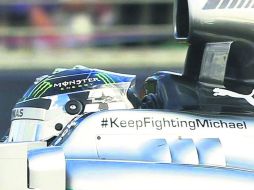 En la primera carrera del año, Mercedes puso un mensaje de apoyo que decía #KeepFightingMichael (sigue luchando, Michael). ESPECIAL /