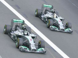 Nico Rosberg (6) domina el Mundial de Pilotos, luego de ganar en Australia y ser segundo lugar en Malasia, por detrás de su compañero. ESPECIAL /