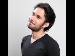 Werevertumorro de forma sarcástica afirma que es triste que la gente ponga más atención a la política que a su caso. ESPECIAL /