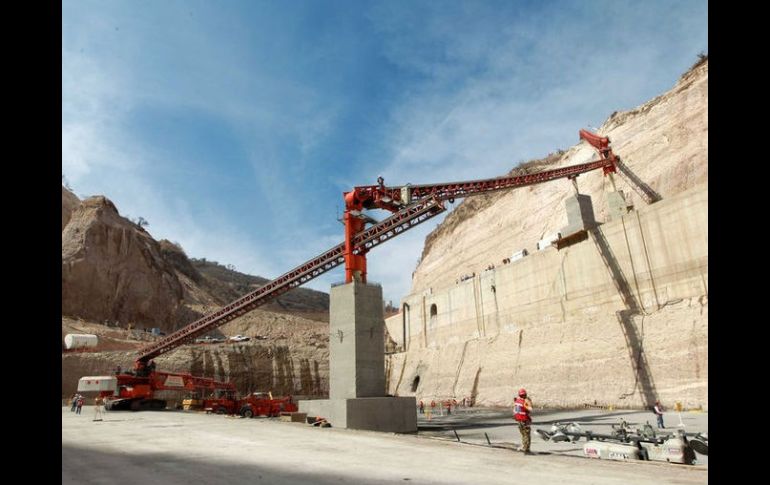 En proceso. En el municipio de Cañadas de Obregón la construcción de la Presa El Zapotillo sigue su marcha.  /