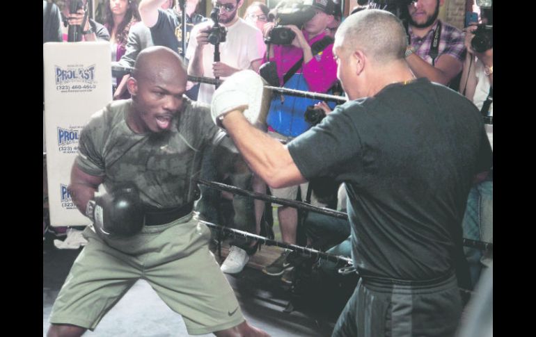 Timothy Bradley (izq) encarrila triunfos ante Manny Pacquiao, Juan Manuel Márquez y Rusland Provodnikov. AFP /