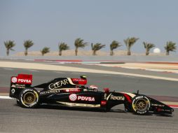 El venezolano Pastor Maldonado (Lotus-Renault), durante la primera sesión de clasificación en el Gran Premio de Barein. AP /