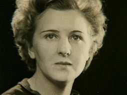 Eva Braun se casó con Adolf Hitler la víspera de su suicido común. ARCHIVO /