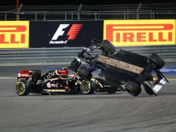 En la vuelta 41 del GP de Bahrein, el auto de 'Guti' fue impactado por Pastor Maldonado. AFP /