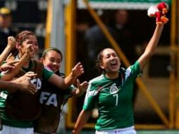 Janae González celebra junto a la selección Sub-17 después de anotar su gol. ESPECIAL /