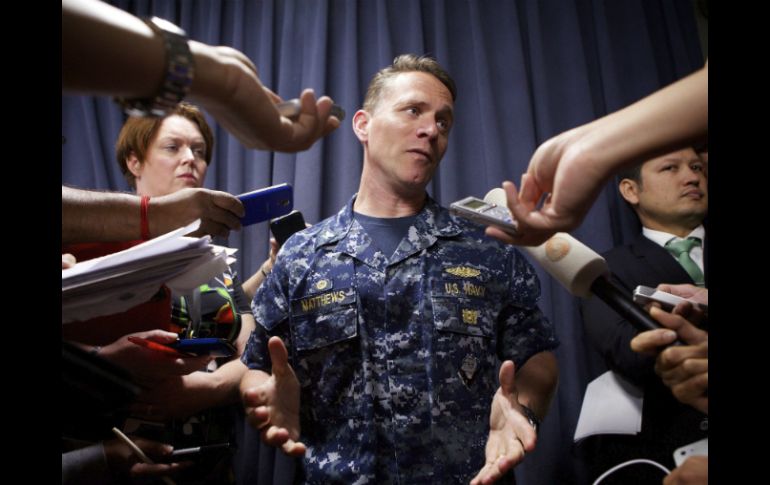 Mark Matthews, capitán de la Armada de Estados Unidos dijo que detectó dos señales prometedoras en la zona. EFE /