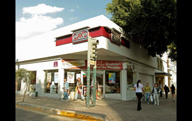 La cadena de tiendas Oxxo es la marca más valiosa en México y la segunda más importante en Latinoamérica, según estudio. ARCHIVO /