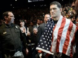 Chris Weidman dejó en el piso a Anderson Silva, en una pelea que sorprendió a todos. ESPECIAL /