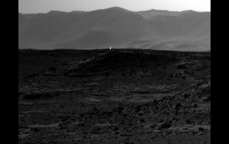 La Navcam del rover captó esta imagen durante la tarde del 3 de abril. AP /