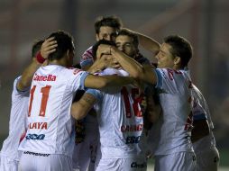 Los jugadores del Arsenal argentino festejan su triunfo. AFP /