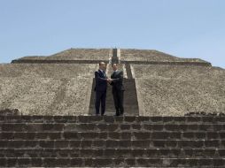 Como hace medio siglo lo hicieron Adolfo López Mateos y Charles De Gaulle, Enrique Peña Nieto y Francois Hollande visitan Teotihuacán. AFP /