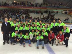 El equipo posa para la foto en España. Tomada de @CONADE  /