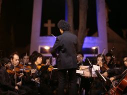 El concierto fue bien recibido por los cientos de asistentes que acudieron la lugar.  /