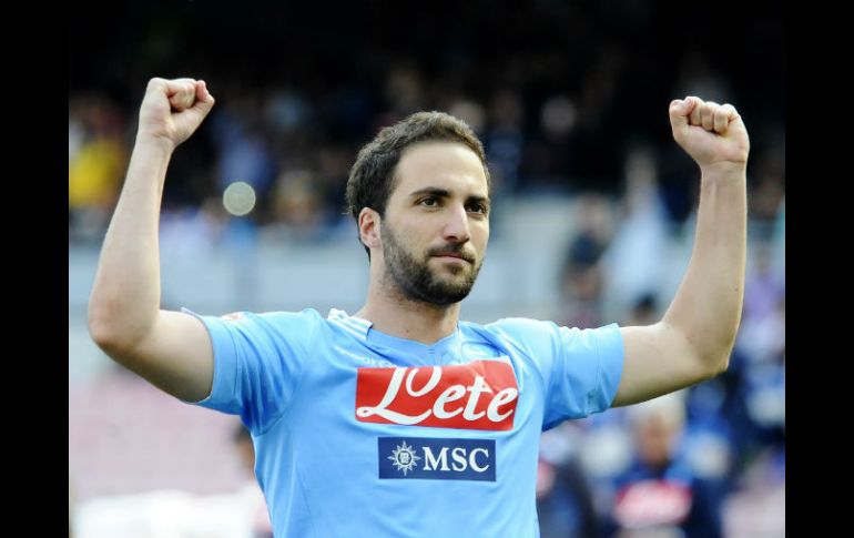 'Pipita' Higuaín anotó el primer gol de penal a los 49, aumentó a los 67 y puso la tercera cifra a los 90. AP /