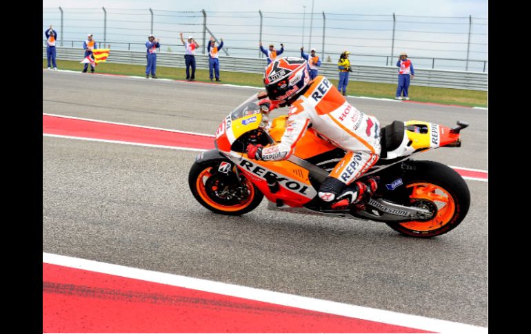 Márquez arrasó en su circuito talismán, al ganar claramente por delante de Repsol Honda Dani Pedrosa. EFE /