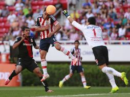 Las Chivas Rayadas del Guadalajara empataron a un gol con los Monarcas de Morelia.  /