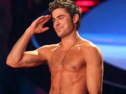 Efron recibió el reconocimiento a 'Mejor Interpretación sin Camisa' en la entrega. AFP /