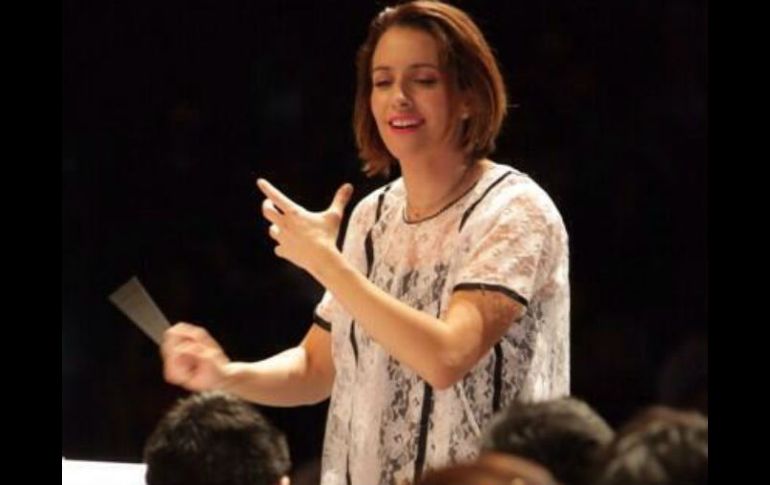 De la Parra dirigió un concierto al frente de la Orquesta Infantil y Juvenil Renacimiento. Imagen de @alondradlp. ESPECIAL /