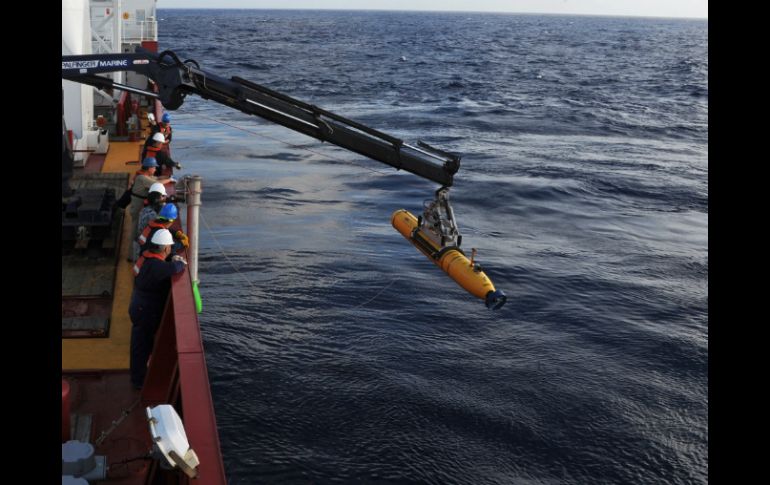 El vehículo autónomo submarino Bluefin-21 tiene como fin rastrear el fondo de parte del océano Índico. AP /