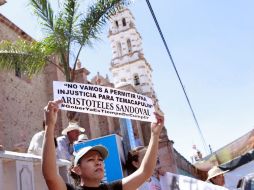 Pobladores piden que se respete la resolución de la SCJN de dejar la cortina en 80 metros.  /