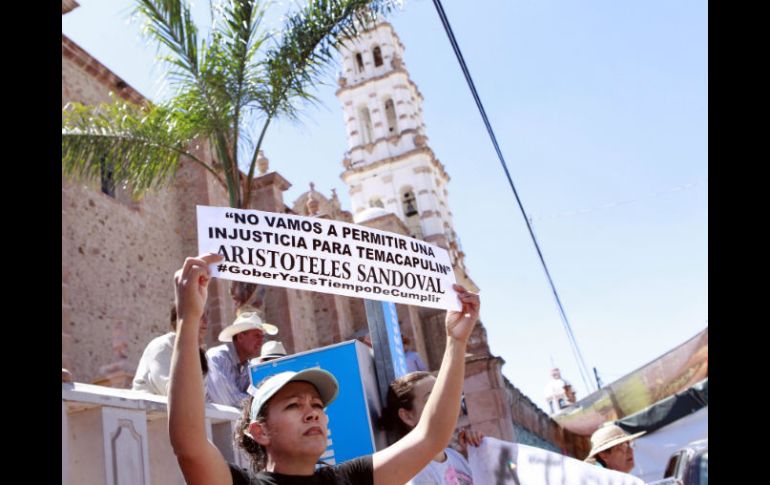 Pobladores piden que se respete la resolución de la SCJN de dejar la cortina en 80 metros.  /