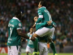 Los jugadores de León celebran una de las anotaciones. EFE /