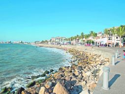 Puerto Vallarta. Una de las playas que cumple con la norma de limpieza de la Semarnat.  /