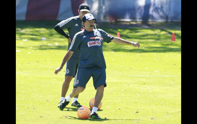 Ricardo La Volpe trata de enseñar a sus jugadores que deben pensar siempre en ganar.  /