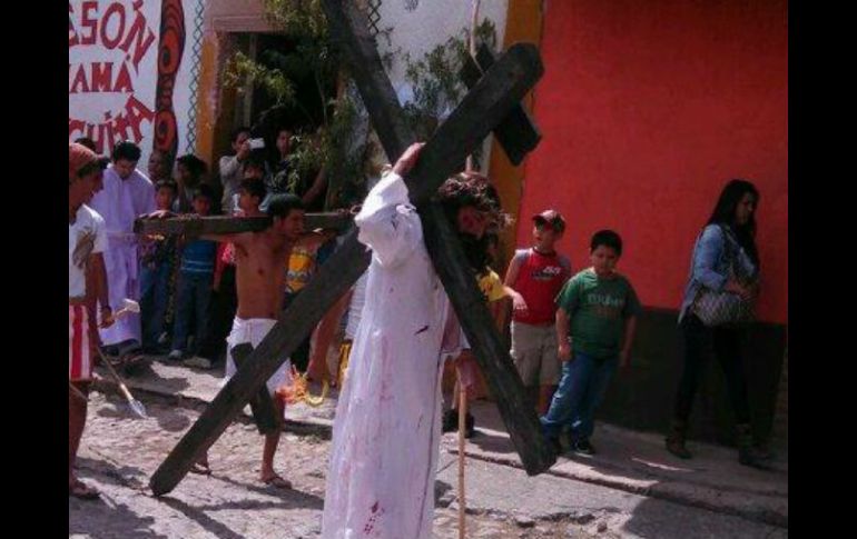 En Temacapulín se realizo la representación del Vía Crucis.  /