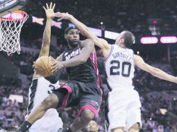 Miami y San Antonio disputaron las finales el año pasado pasada, en éste ambos tienen posibilidades de coronarse. AP /